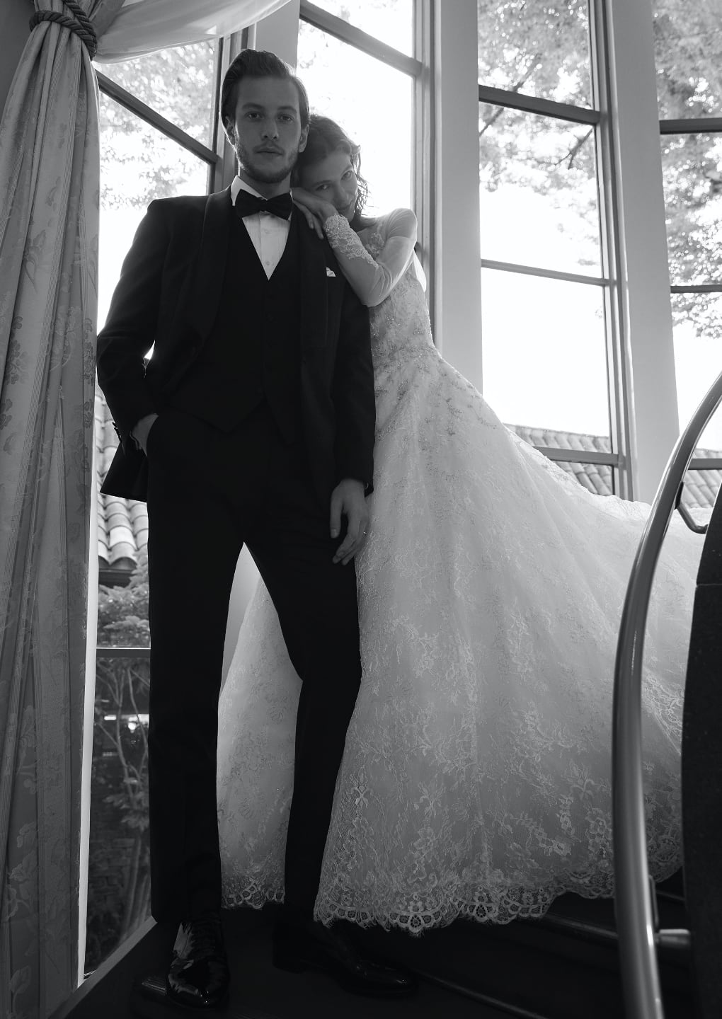 BRIDE : TAGETES  /  GROOM : TUXEDO KN-06 TAGLIATORE NAVY画像